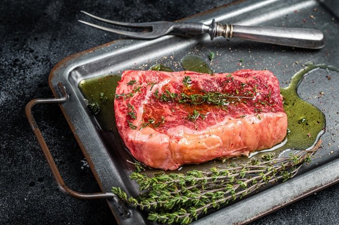 Shutterstock nuotr./Mėsos marinavimas.