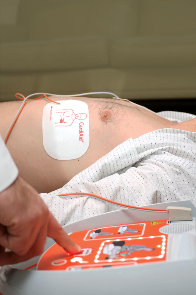 Atstovų nuotr./Defibriliatorius „CardiAid“