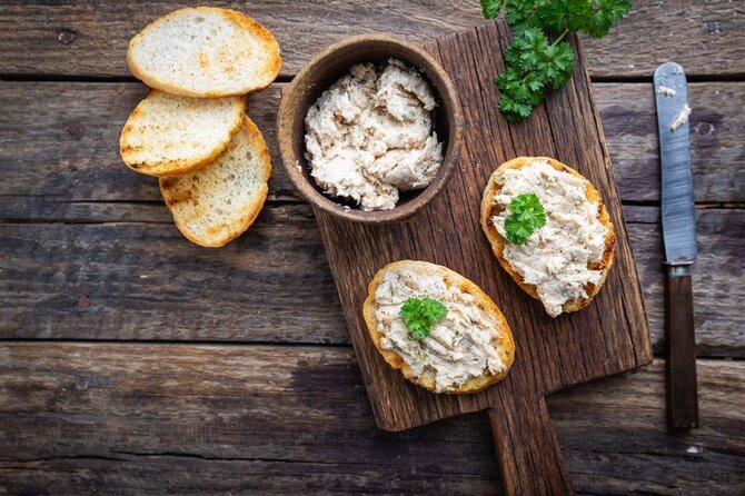 Shutterstock nuotr./Rūkyta žuvis.