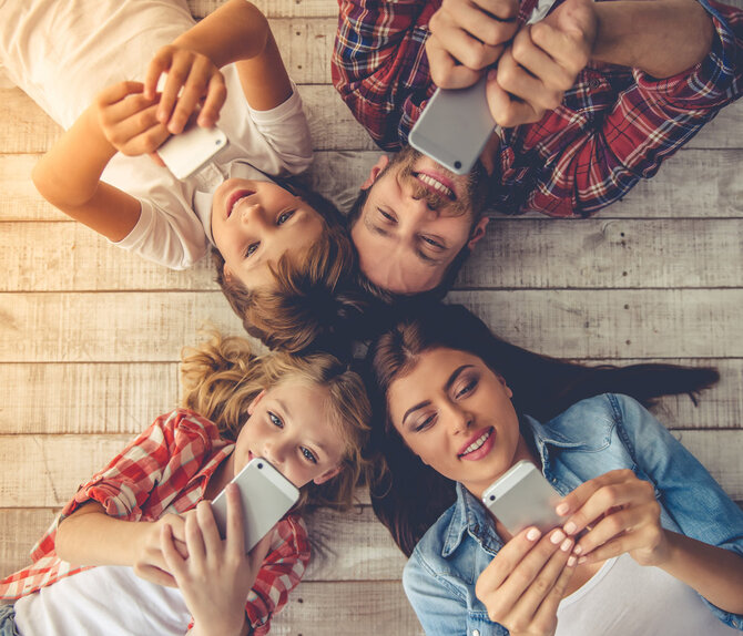 Shutterstock nuotr./Telefonas mūsų kasdienybėje.