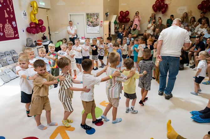 Atstovų nuotr./Džiugų bendro gimtadienio šventės akimirka