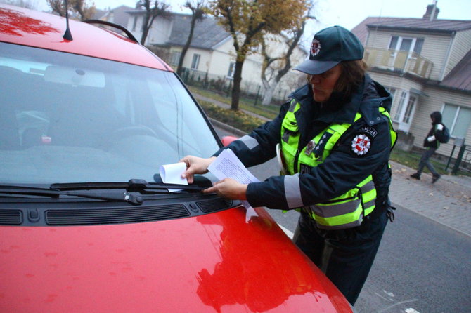 Tomo Markelevičiaus / 15min nuotr./Policija dalija informacinius lapelius