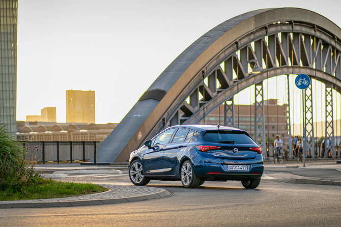 „Opel“ nuotr./Atnaujintas „Opel Astra“