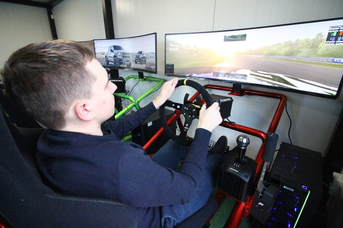 Tomo Markelevičiaus / 15min nuotr./„SIM Racing“ simuliatoriai