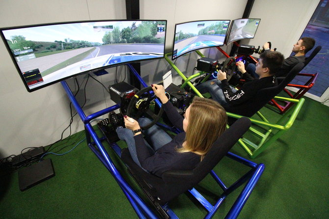 Organizatorių nuotr./„SIM Racing“ simuliatoriai