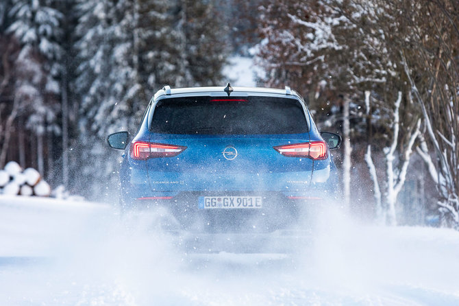 „Opel“ nuotr./„Opel Grandland X Hybrid4“