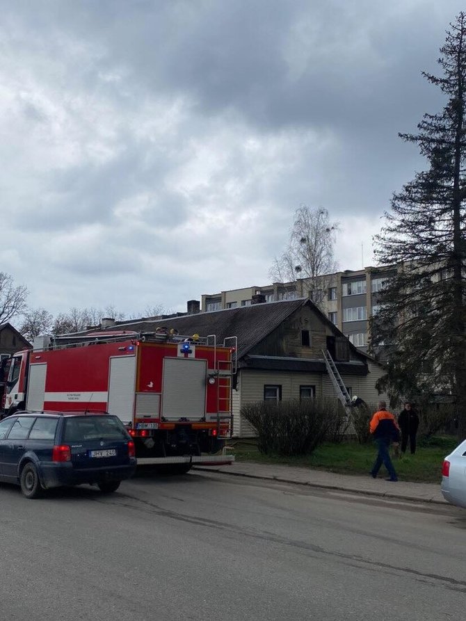 15min skaitytojo nuotr. /Gaisras Varėnoje