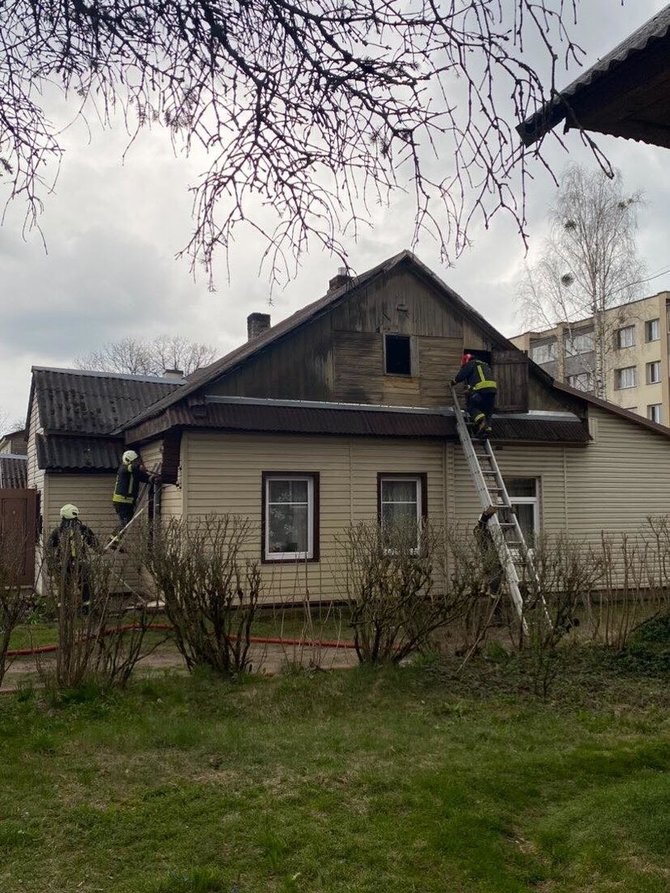 15min skaitytojo nuotr. /Gaisras Varėnoje