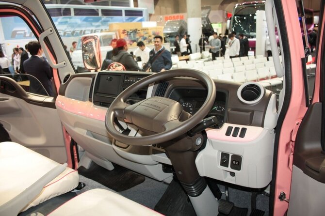 gamintojo nuotr./„Fuso Canter Eco Hybrid Canna“ sunkvežimis moterims