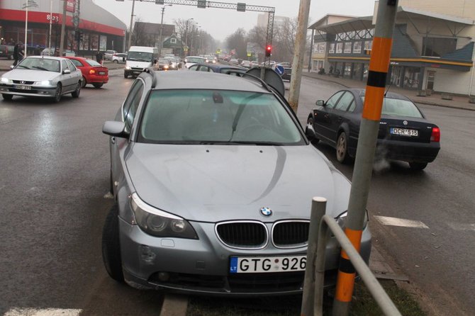 Tomo Markelevičiaus nuotr. /BMW po avarijos