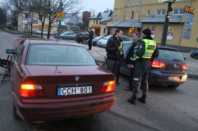 Tomo Markelevičiaus nuotr./„Volkswagen“ ir BMW avarija Panevėžyje