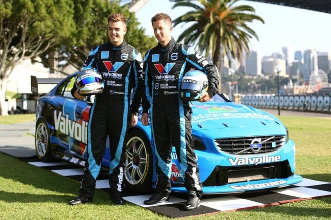 „Volvo Polestar Racing“  nuotr/„Volvo Polestar Racing“ komandos vairuotojai ir automobilis