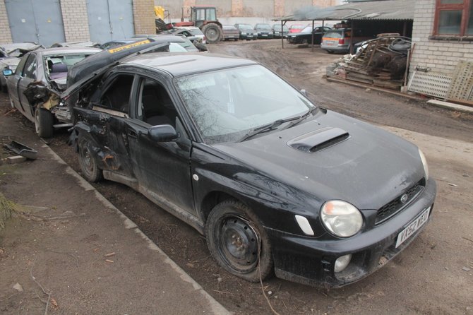 Tomo Markelevičiaus nuotr./„Subaru Impreza“ po avarijos