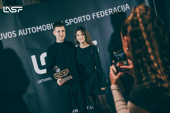 LASF nuotr./Ovidijus Vaštakas ir Matas Žalandauskas atsiėmė 2025 metų sezono trofėjus