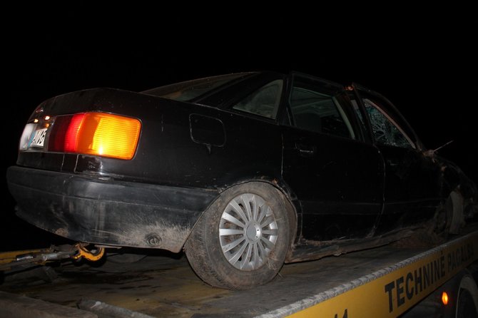 Tomo Markelevičiaus nuotr./Pavogtas ir sudaužytas „Audi 80“