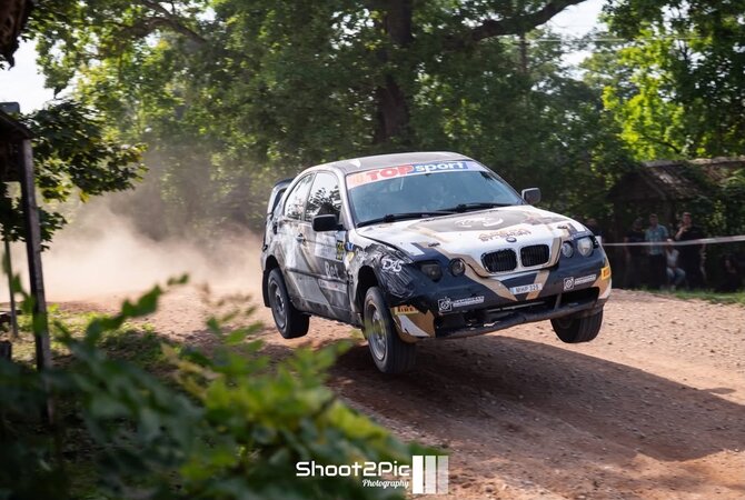 Organizatorių nuotr./Ovidijus Vaštakas ir Artūras Laukys „Rokiškio Grand Rally“ varžybose