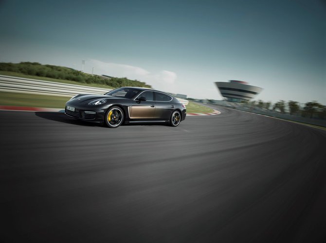 „Porsche“ nuotr./„Panamera Turbo S Executive“