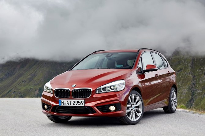 BMW nuotr./Atnaujinti BMW modeliai, varikliai ir įranga