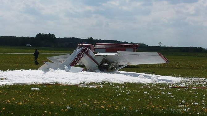 Eriko Narbuto nuotr./Lėktuvo avarija Biržuose