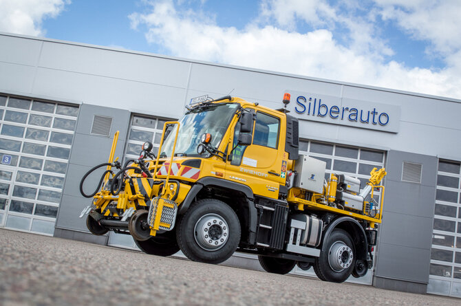 Organizatorių nuotr./Daugiafunkcinis bėginis automobilis „Unimog“