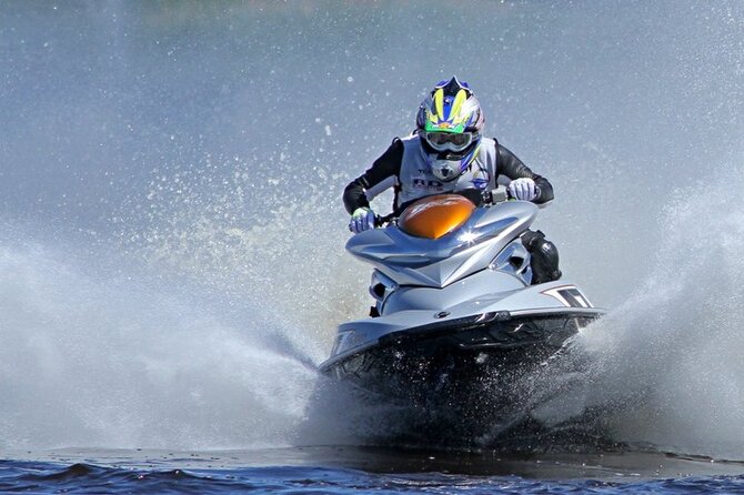 Organizatorių nuotr./Vandens motociklai