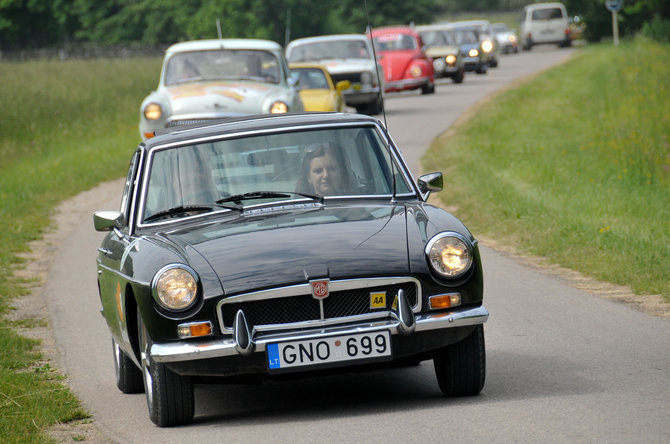 Organizatorių nuotr./Istorinių automobilių ralis