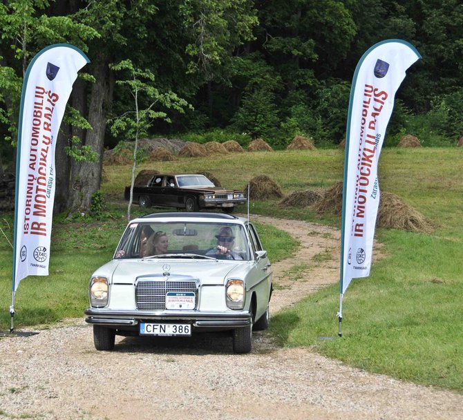 Organizatorių nuotr./Istorinių automobilių ralis