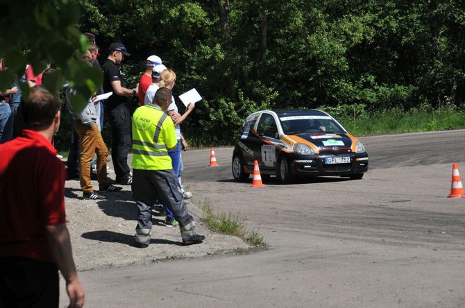 Organizatorių nuotr./Žurnalistų ralio startas