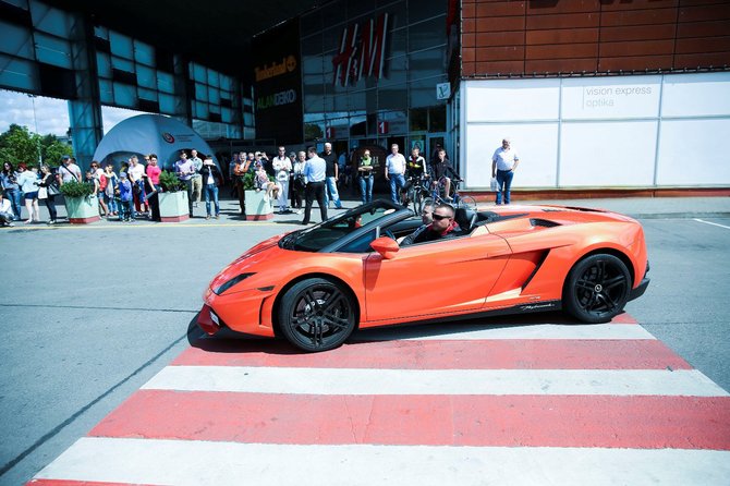 Organizatorių nuotr./„Ferrari“ ir „Lamborghini“ nuotykiai Lietuvoje