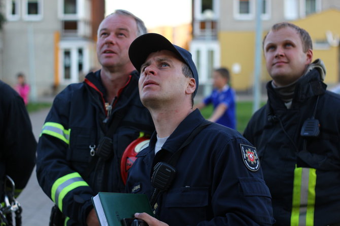 Tomo Markelevičiaus nuotr./Ugniagesių pratybos daugiaaukščiame pastate