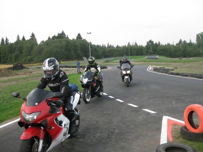 Komandos nuotr./Žiedinės motociklų lenktynės