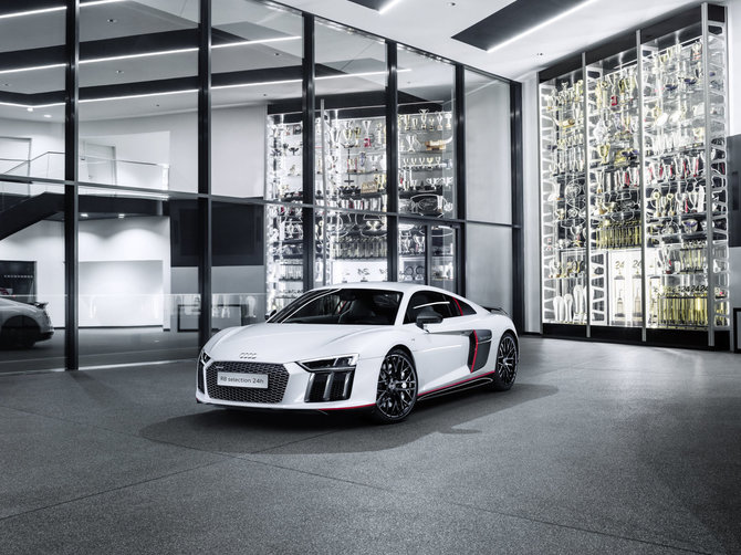 „Audi“ nuotr./„Audi R8 Coupe V10 plus“