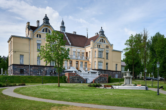 Alvydas Kučas (Šiaulių TIC)/Šiaulių pasididžiavimas - Chaimo Frenkelio vila-muziejus su parku. 