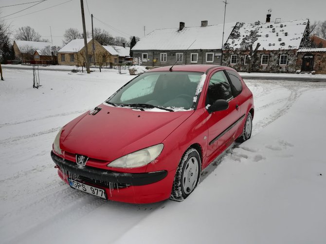 Alvydo Januševičiaus / 15min nuotr./Loterijoje laimėtas „Peugeot 206“