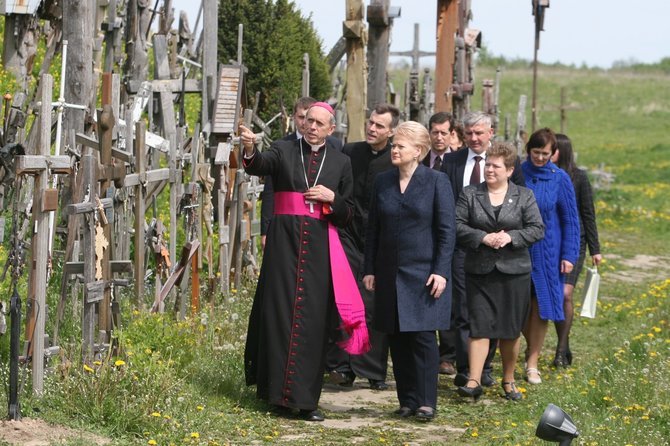 Alvydo Januševičiaus nuotr./Prezidentė Kryžių kalne