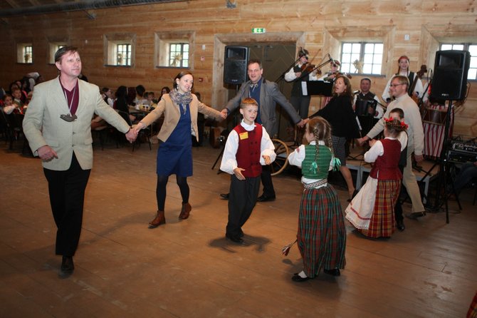 Alvydo Januševičiaus nuotr./Kurtuvėnuose įvyko respublikinis tradicinių šokių festivalis „Patrepsynė“