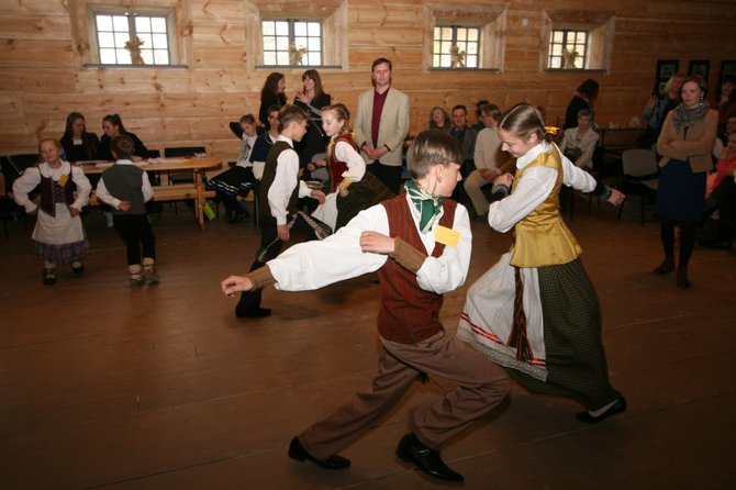 Alvydo Januševičiaus nuotr./Kurtuvėnuose įvyko respublikinis tradicinių šokių festivalis „Patrepsynė“