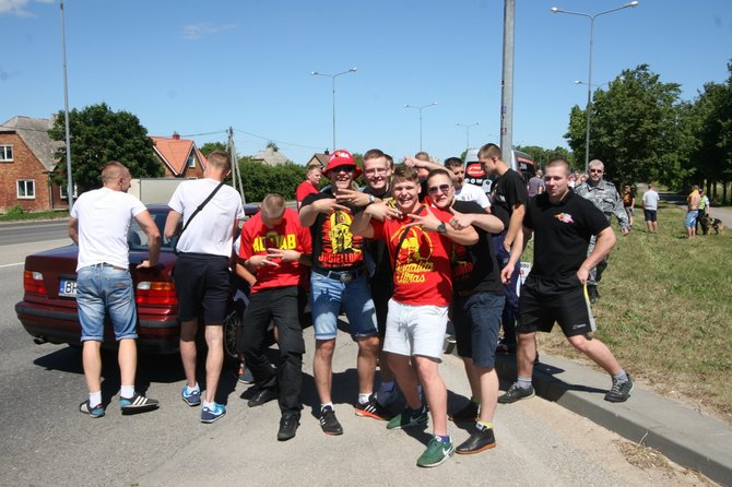 Alvydo Januševičiaus nuotr./Šiauliuose policija krečia futbolo sirgalius iš Lenkijos