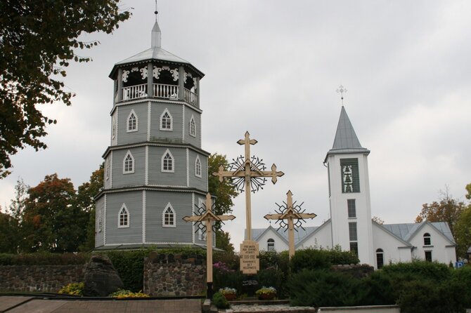 Alvydo Januševičiaus nuotr./Radviliškyje į paskutinę kelionę išlydėta kraupioje avarijoje žuvusi ugniagesio šeima
