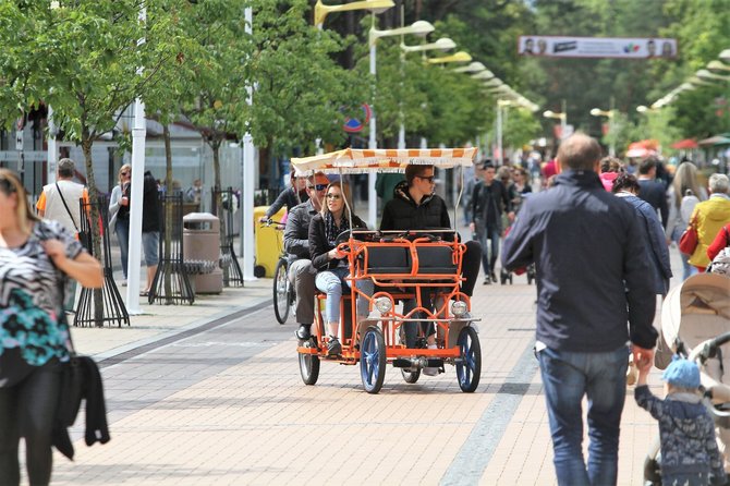 Alvydo Januševičiaus nuotr./Turistų transportas Palangoje