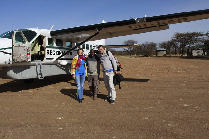 Aš, gidas Polo ir Viktoras Dubinskas, Tanzanija. Keliaudami į Afriką, po ją ir iš jos ištvėrėme devynis skrydžius. Šis lėktuvas buvo mažiausias.