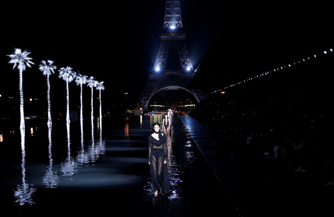 „Reuters“/„Scanpix“ nuotr./„Yves Saint Laurent“ kolekcijos pristatymas