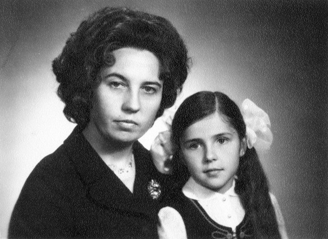 Asmeninio archyvo nuotr./Grata su mama 1974 m.