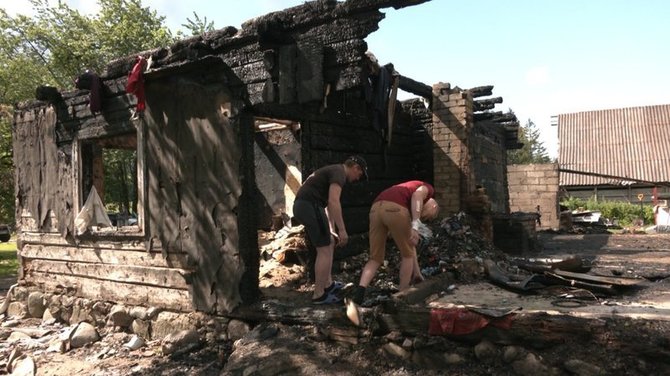 Asmeninio archyvo nuotr. /Jurgitos ir Vinco šeimos namas po gaisro