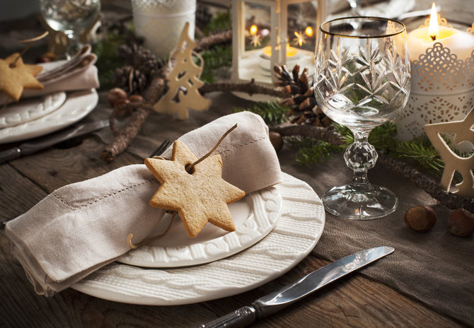 Shutterstock nuotr./Kalėdų stalo serviravimas.