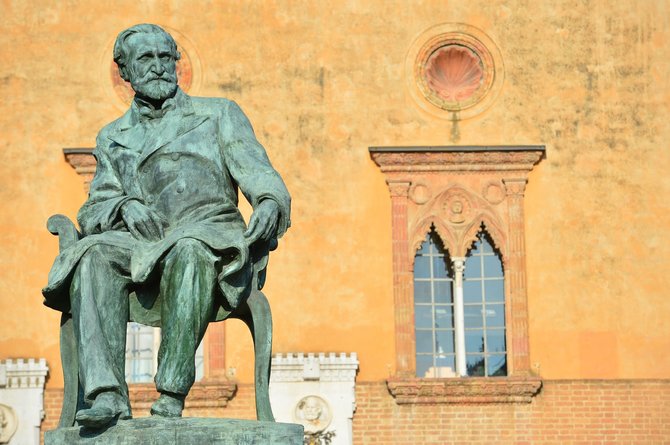 AFP/„Scanpix“ nuotr./Kompozitoriaus Giuseppe Verdi skulptūra.