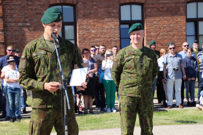 Žanos Ruseckaitės nuotr./Šauktinių išlydėtuvės į atsargą Juozo Vitkaus inžinerijos batalione Kaune