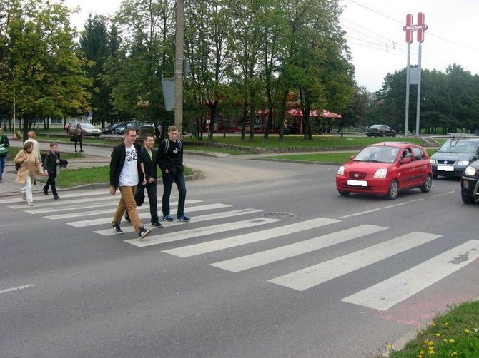 Kauno apskrities VPK nuotr./Prie šios perėjos sustabdytas dideliu greičiu važiavęs BMW