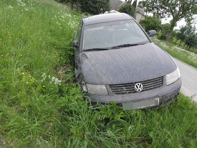 Kalvarijos savivaldybėje apšaudytu automobiliu sprukęs kontrobandininkas įlėkė į griovį