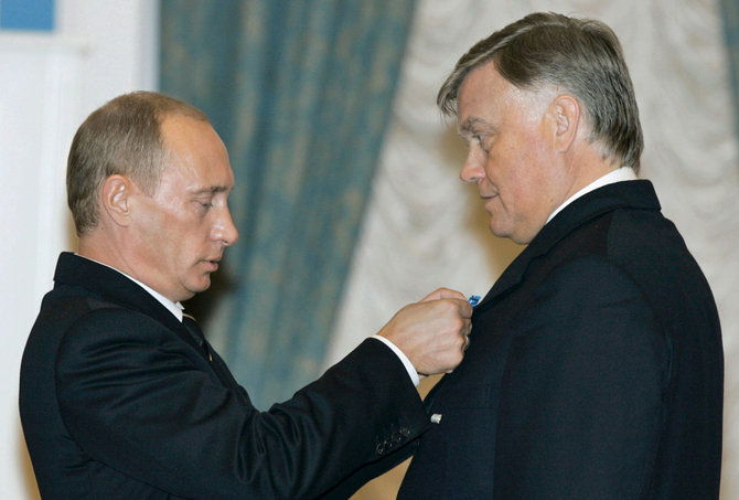 „Reuters“/„Scanpix“ nuotr./Vladimiras Putinas (kairėje) ir Vladimiras Jakuninas